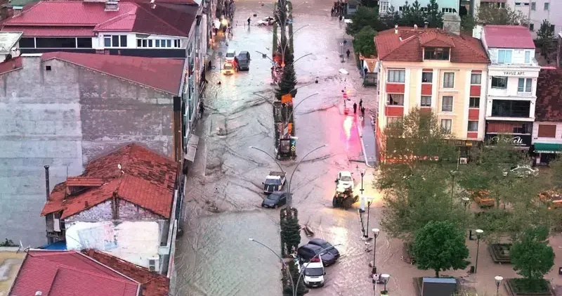 AFAD: Samsun ve Çankırı da selin yol açtığı olumsuzluklara 1513 personelle müdahale edildi