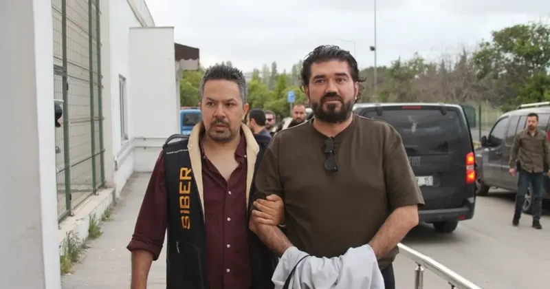 Gözaltına alınan Rasim Ozan Kütahyalı Adana’ya getirildi: Kelepçeli hali dikkat çekti, işte ilk sözleri
