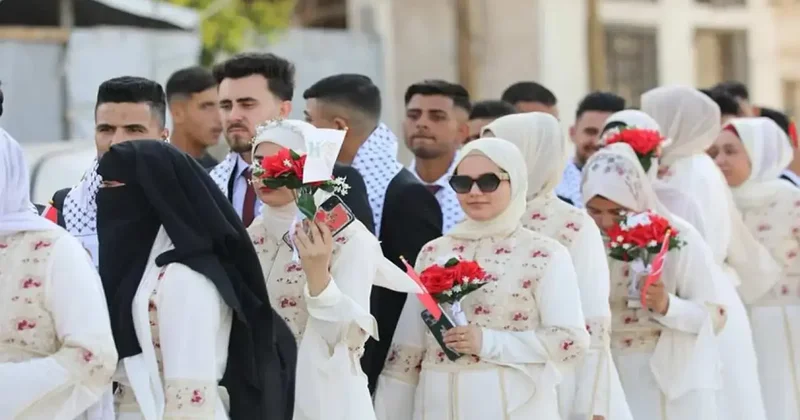 Yıkımın ortasında yeşeren umut: Gazze de 50 çiftin nikahı kıyıldı!