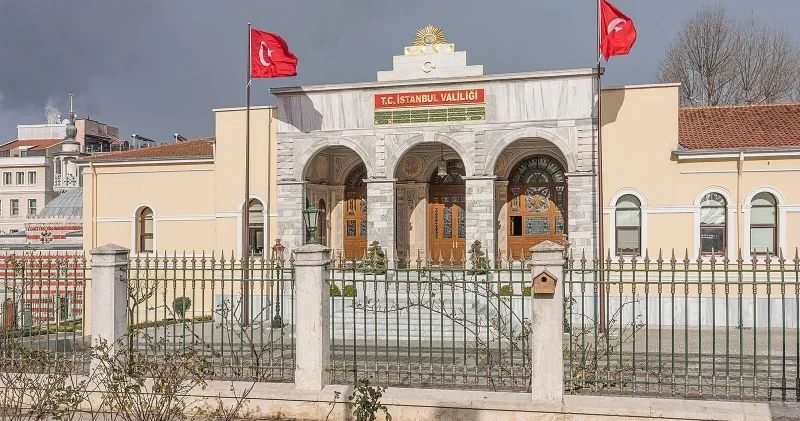 Pendik te bir okuldaki kitap listesi valiliği harekete geçirdi: Okul müdürü açığa alındı İstanbul Haberleri