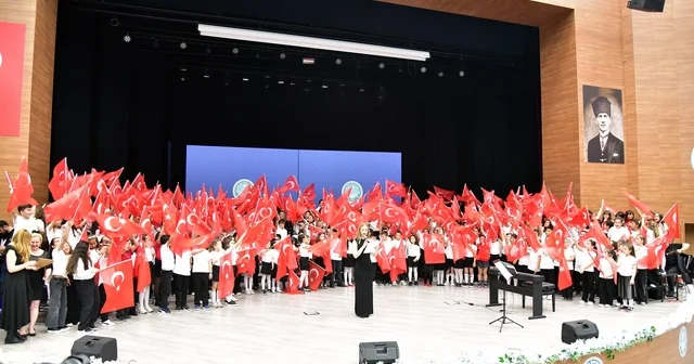 300 çocuktan oluşan korodan muhteşem konser Balıkesir Haberleri