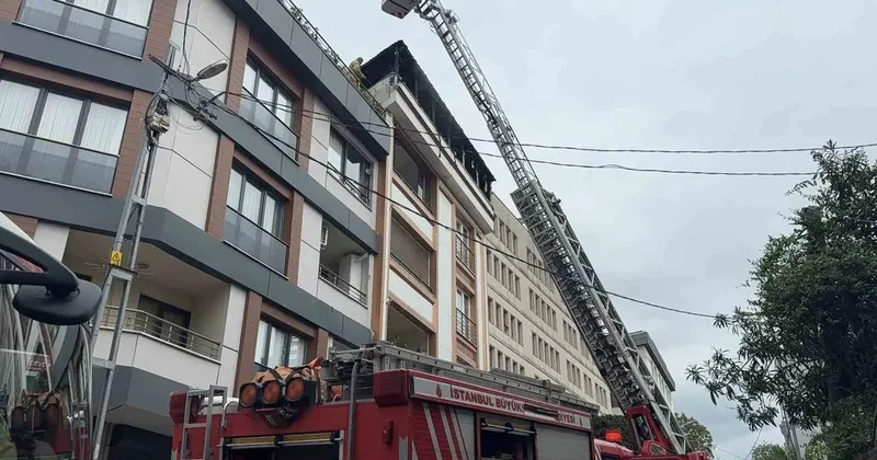 Küçükçekmece’de çatı yangını