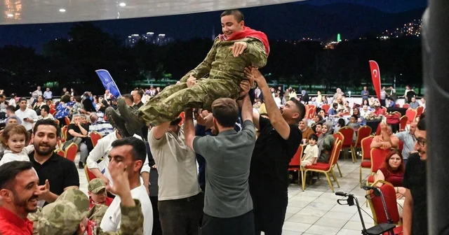 Bursa da en özel askerlere renkli kına eğlencesi Bursa Haberleri