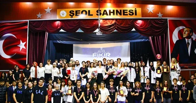 İzmir de genç girişimcilerin inovatif projeleri Fikir Kampı nda ödüllendirildi İzmir Haberleri