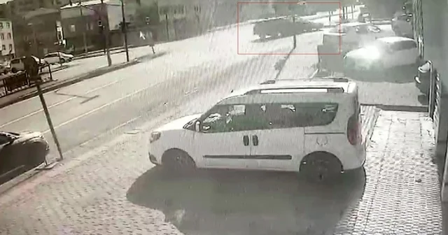 Kavşakta kırmızı ışık kazası kamerada Bursa Haberleri