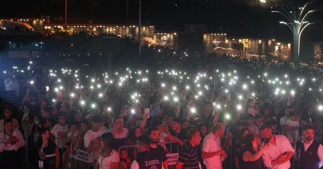 Şırnak ta Kültür, Sanat ve Gençlik Festivali: 15 bin kişi yaz coşkusuna ortak oldu Şırnak Belediye Başkanı Yarka: Eski Şırnak gitti, yeni Şırnak başladı Vali Ekici: Terörsüz Türkiye nin en güzel türkülerini birlikte yazacağız Şırnak Haberleri