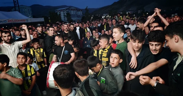 Bitlis Spor, 3 üncü Lig e yükseldi, taraftarlar sokağa döküldü Bitlis Haberleri