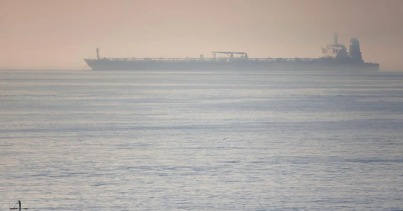 İngiltere Manş Denizi nde Rus filosuna ait gizli tanker ele geçirdi