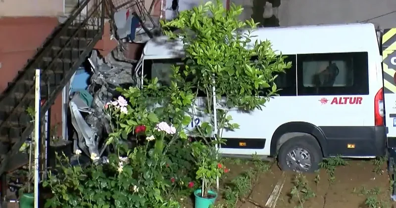 İstanbul da servis minibüsü evin bahçesine uçtu