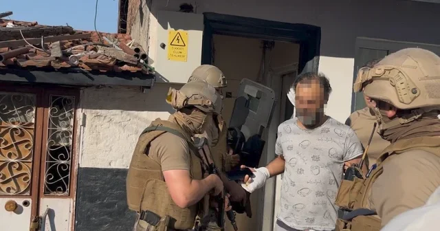 Bursa’da özel harekatlı şafak operasyonu: Saatlerce direnen firariden pes dedirten savunma VİDEO İZLE