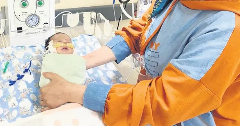 Kalp hastası ikizlere mucize operasyon