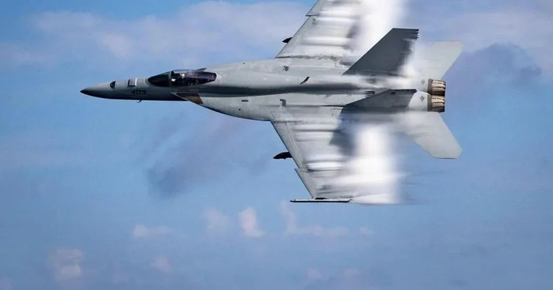 ABD de savaş uçağı düştü: Pilot yara almadan kurtuldu