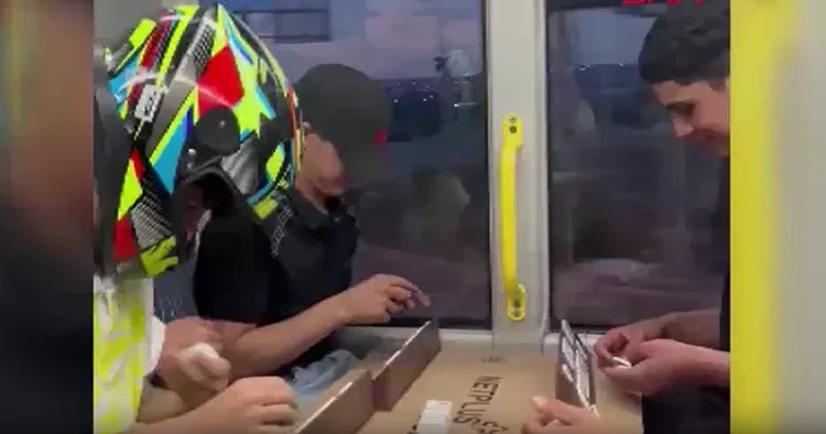 Diyarbakır’da belediye otobüsünde okey oynadılar