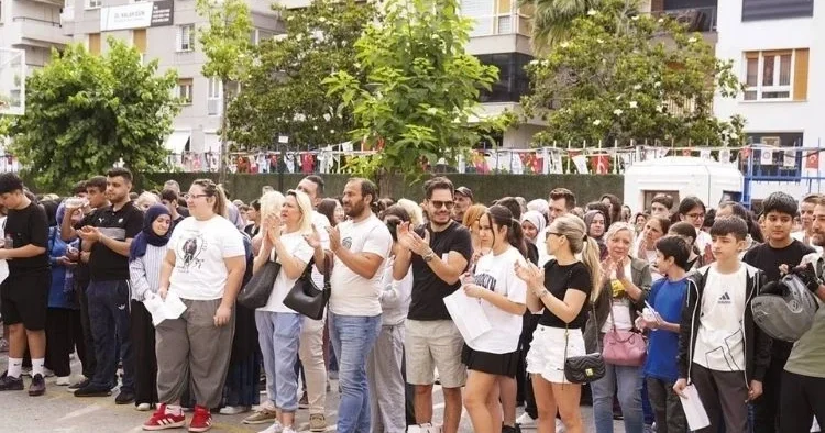 Sorulara uzman yorumu: Hem bilgi hem yorum ölçüldü