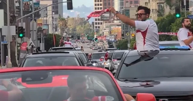 Los Angeles sokaklarında ay yıldızlı Dünya Kupası konvoyu VİDEO İZLE