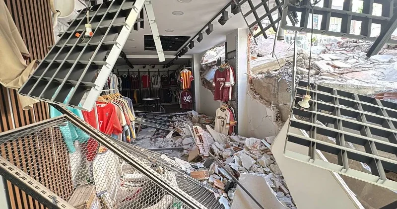 Güngören de çöken apartmanın zarar verdiği iki bina tahliye edildi Gündem Haberleri