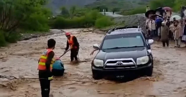 Pakistan’da şiddetli yağış: 7 ölü 33 yaralı VİDEO İZLE