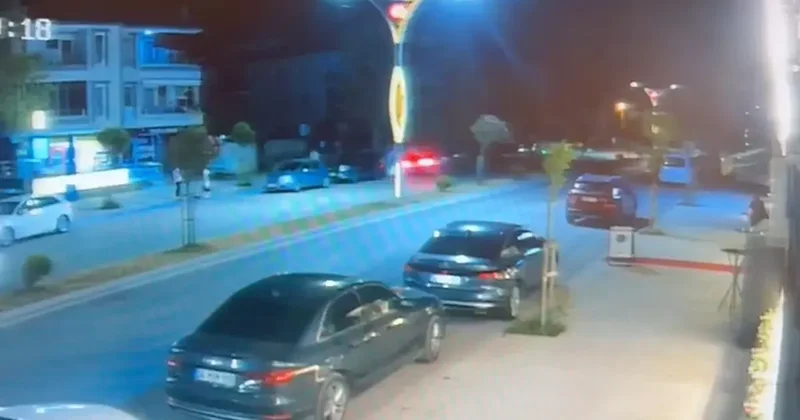 Kontrolden çıkan otomobil park halindeki araçlara çarptı: O anlar kamerada