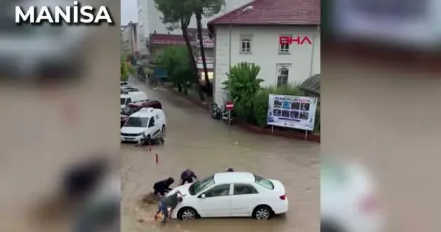 Denizli ve Manisa felaketi yaşadı: Araçlar, ev ve iş yerleri sular altında
