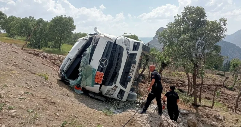 Şırnak ta su tankeri devrildi: Sürücü ağır yaralandı Gündem Haberleri