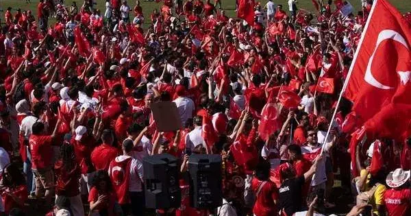 Kanada da Türkiye coşkusu! Binlerce kişi maça akın etti