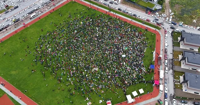 Kayseri de milli maç heyecanını Talas ta yaşamak isteyen vatandaşlar alanı doldurdu Kayseri Haberleri
