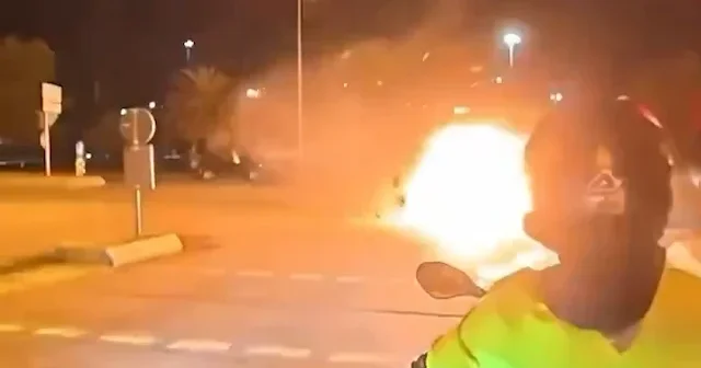 Maltepe Sahil Yolu nda çarpışan otomobil alev topuna döndü: 2 si ağır 4 yaralı VİDEO İZLE