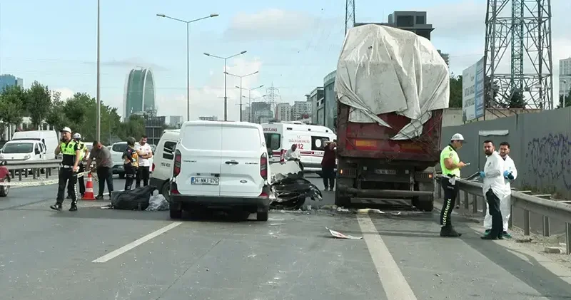 Bahçelievler de arızalı kamyon için yolu bırakılan tuğla zincirleme kazaya neden oldu: 1 ölü