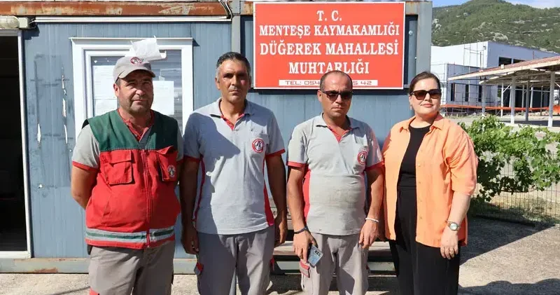 Muğla da temizlik işçileri, buldukları içi para ve ziynet dolu çantayı sahibine ulaştırdı