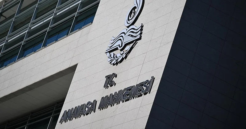 AYM, boşandığı eşiyle yaşayan eş ile çocuklarının aylıklarının kesilmesini uygun buldu
