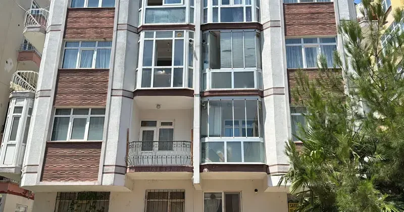 Ablasının cesedi ile 1 hafta aynı evde kalan engelli, hastaneye kaldırıldı