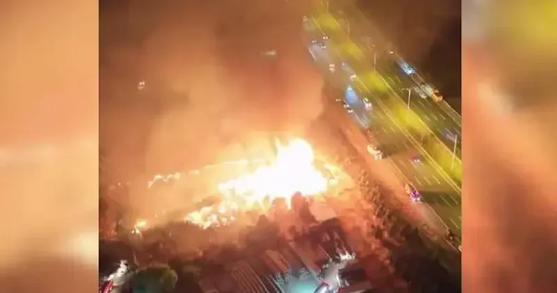 Ankara’da tahta paletlerin depolandığı alanda yangın