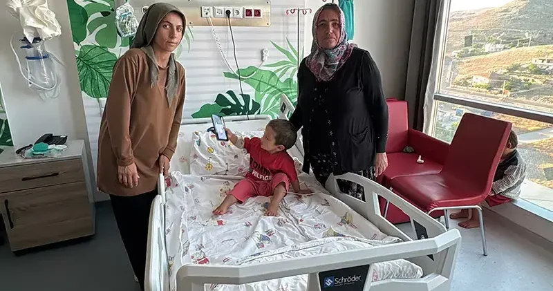 Niğde de sahipli köpeğin saldırdığı 2 yaşındaki Egemen in başına 22 dikiş atıldı
