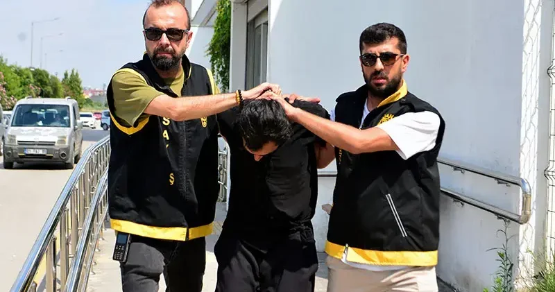 2 çocuğunun annesini kıskançlık krizine girince bıçaklamış