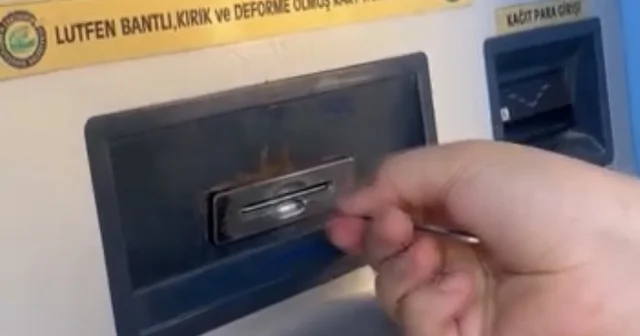 Eskişehir Büyükşehir Belediyesi ne ait otomattan kartını ancak cımbızla alabildi Eskişehir Haberleri Habertürk Yerel Haberler