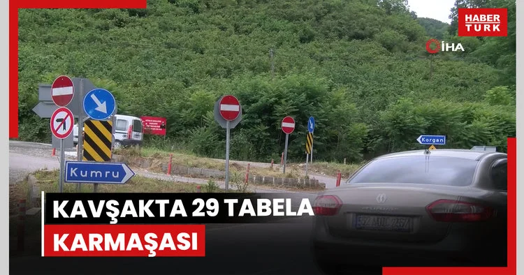 Kavşaktaki 29 tabela sürücülerin kafasını karıştırıyor