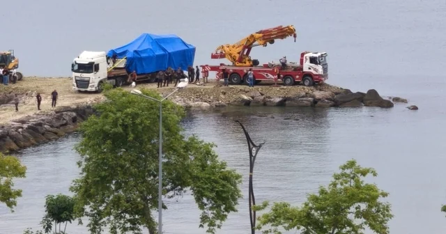 Giresun da kayalıklara çıkan Sahil Güvenlik botu olay yerinden kaldırıldı Giresun Haberleri Habertürk Yerel Haberler
