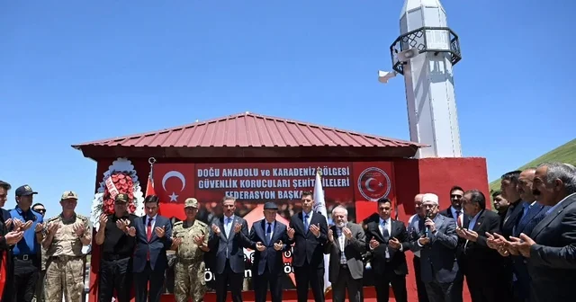 Vali Baruş tan koruculara övgü: Cesaretleri hafızalardan silinmeyecek Erzurum da şehitlik anıtı ve mescit açılışına yoğun katılım Vali Aydın Baruş: Bu eser gelecek nesillere vatan sevgisini aktaracak Erzurum Haberleri Habertürk Yerel Haberler