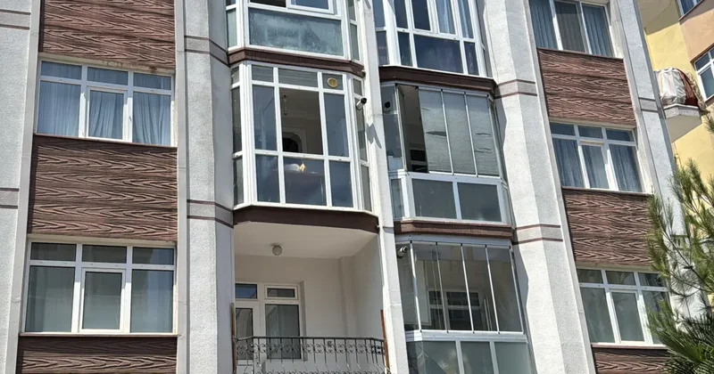 Kötü koku korkunç gerçeği ortaya çıkardı: Ablasının cesediyle 1 hafta yaşamış!