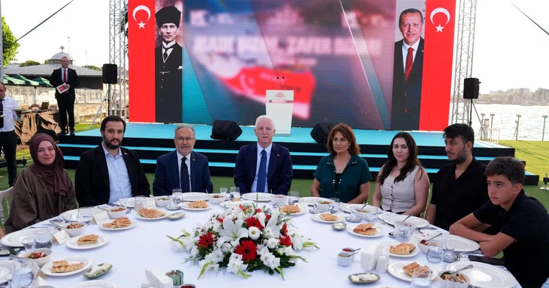 İstanbul Valiliğinden 15 Temmuz şehitlerinin aileleri ve gaziler onuruna yemek