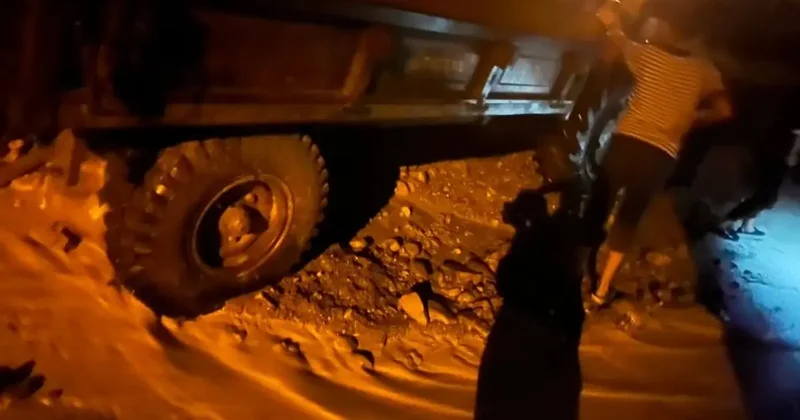 Artvin’de gece etkili olan sağanak taşkınlara neden oldu