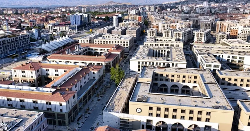 Bakan Kurum’dan Bakırcılar Çarşısı paylaşımı: Malatya da depremin izleri siliniyor! Esnaf kepenklerini açıyor