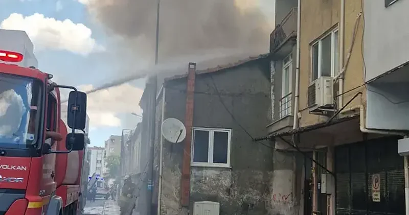 Yangında 3 ev kullanılamaz hale geldi; şüpheli gözaltında