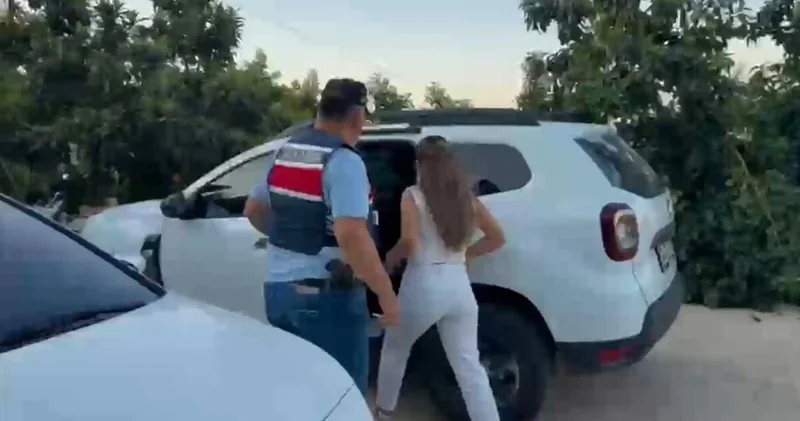 Son dakika haberler: İstanbul merkezli 6 ilde düzenlenen vize dolandırıcılığı operasyonunda gözaltına alınan 42 şüpheli adliyeye sevk edildi Son dakika haberleri