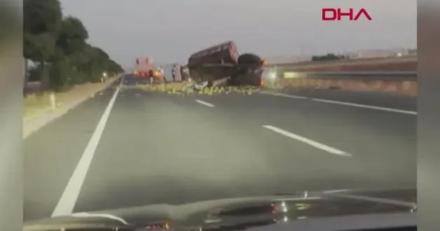 Diyarbakır da feci kaza! Minibüs ile kavun yüklü traktör çarpıştı