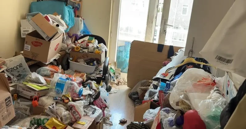 Emekli profesörün iki dairesinden tonlarca eşya ve çöp çıktı