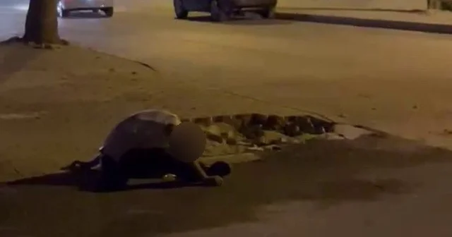 Madde bağımlısı olduğu iddia edilen şahıs sokak ortasında yığılıp kaldı Adıyaman Haberleri Habertürk Yerel Haberler