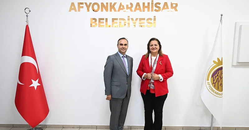 AKP’ye geçen başkandan Bakan’a özel tasarım ceket Sözcü Gazetesi