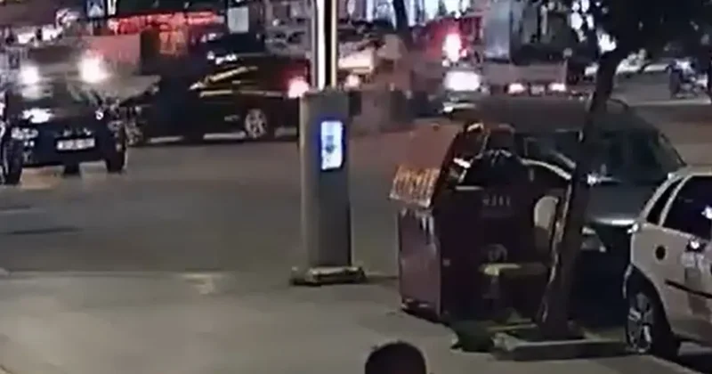 Motosiklet sürücüsü yola savruldu: Kaza anı kamerada