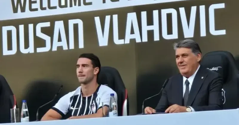 Vlahovic binlerce taraftarın önünde imzayı attı